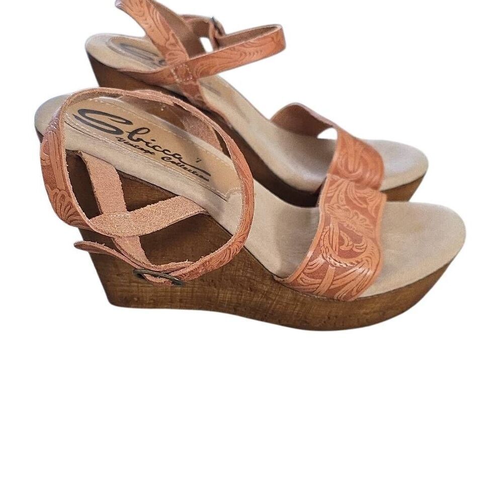 Sbicca Women's Size 7 Tan Brown Embossed Leather Wooden Wedges**FLAW